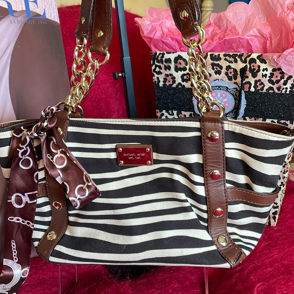 MICHAEL KORS GIRAFFE PRINT HANDBAG TOTE BLACK WHITE BROWN W/ GOLD CHAIN STRAPS
